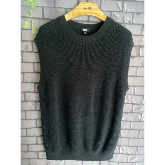 Uniqlo Sweaters - Uniqlo Charcoal Chunky Knit Crew Neck Sweater Vest M